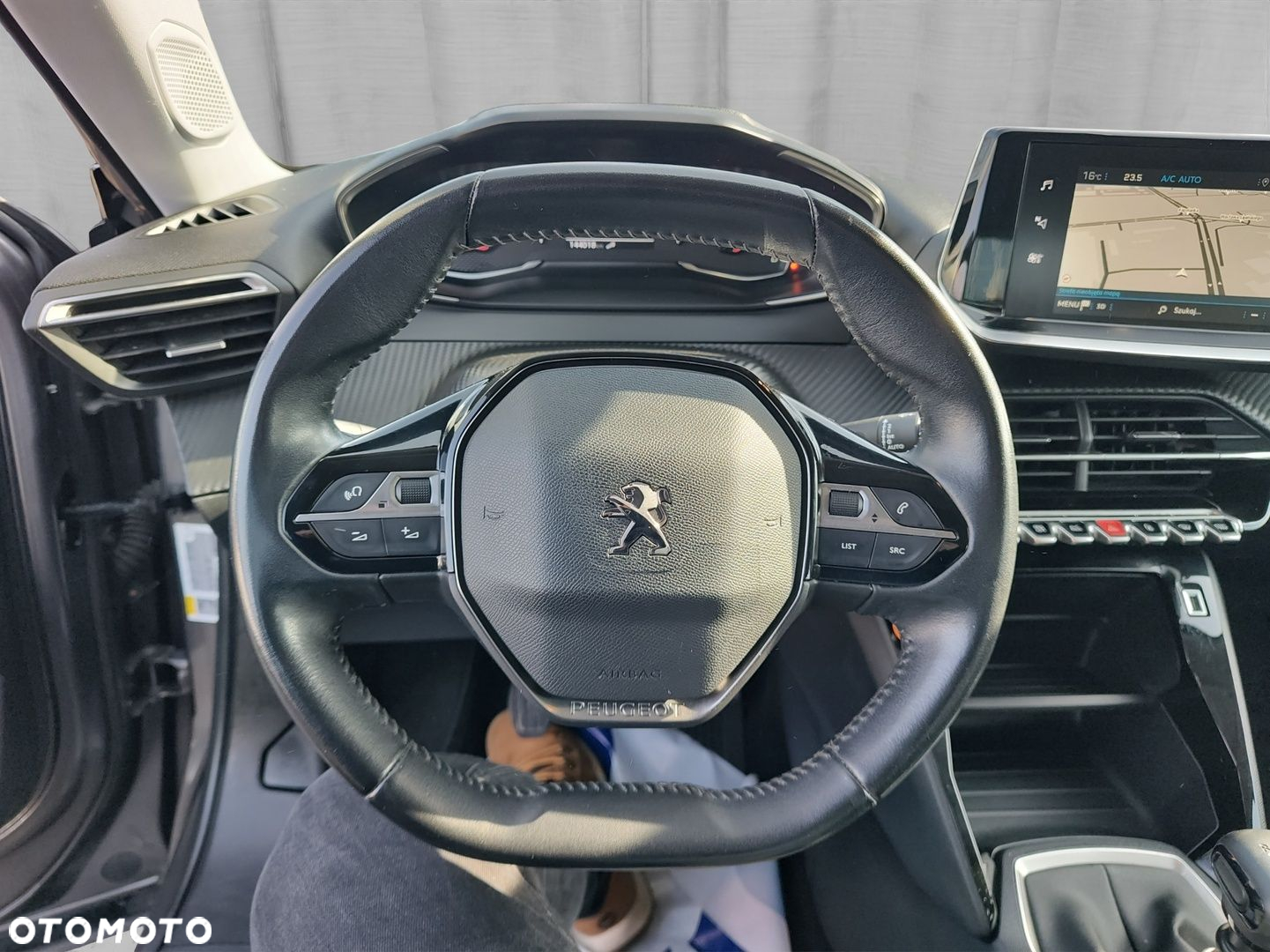 Peugeot 2008 - 8