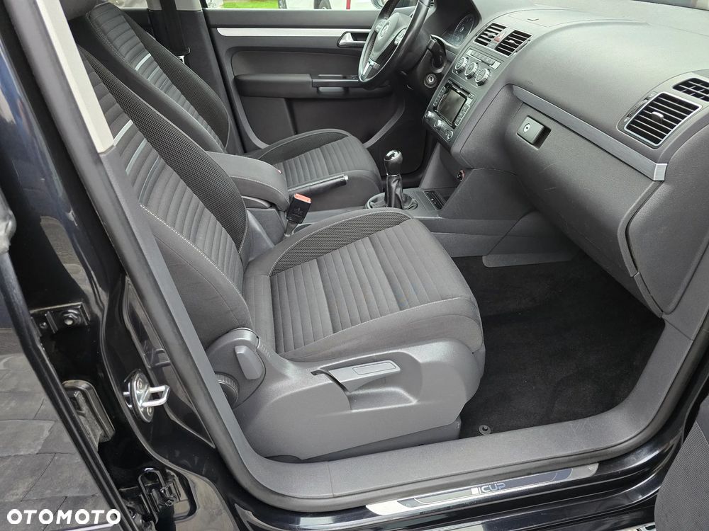 Volkswagen Touran - 17