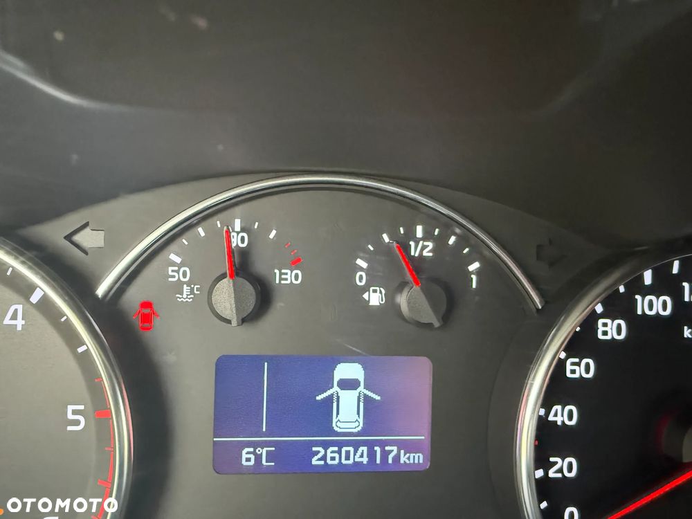 Kia Carens - 32