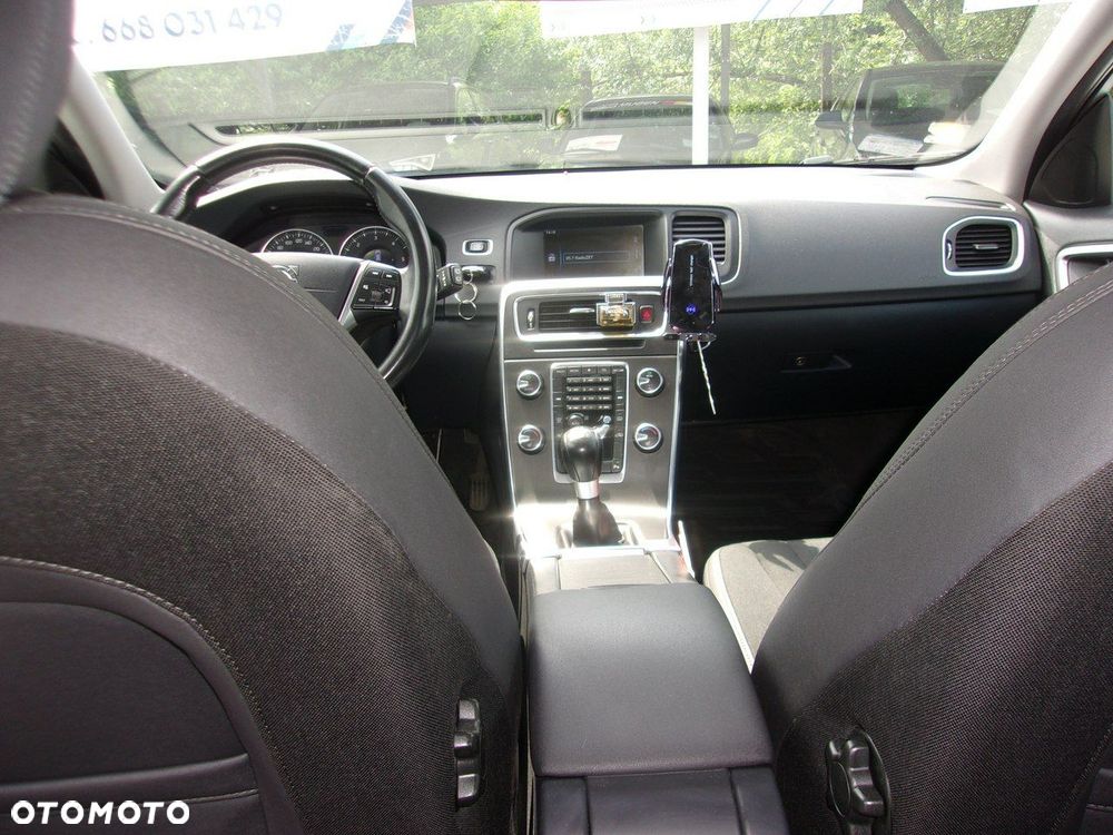 Volvo V60 D3 Momentum - 22
