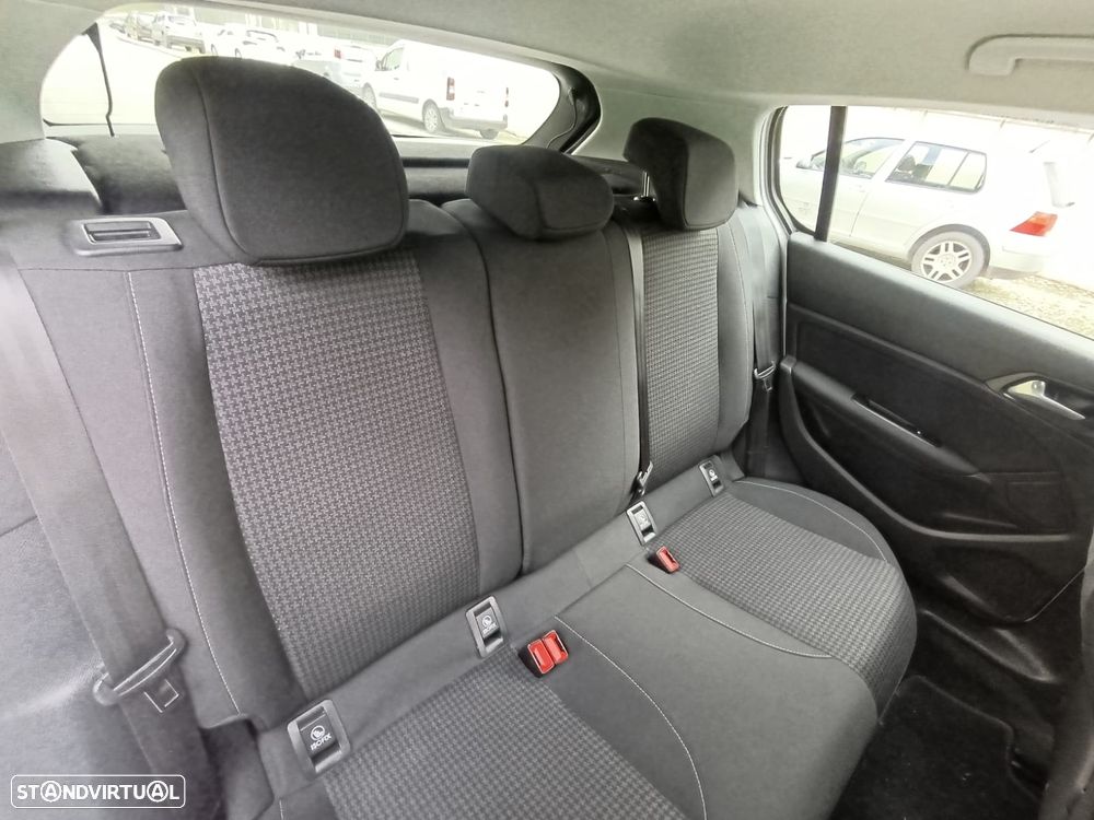 Peugeot 308 1.5 BlueHDi Active - 31