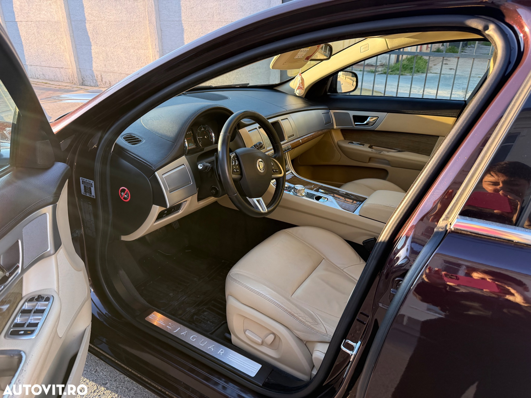 Jaguar XF 2.2D - 10