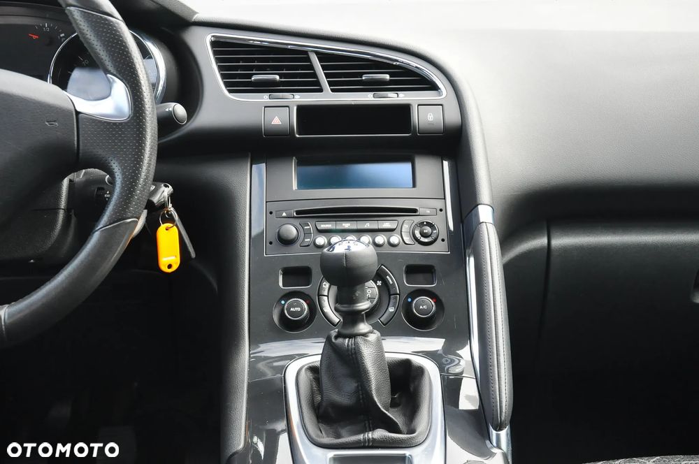 Peugeot 3008 1.6 BlueHDi Style S&S - 24