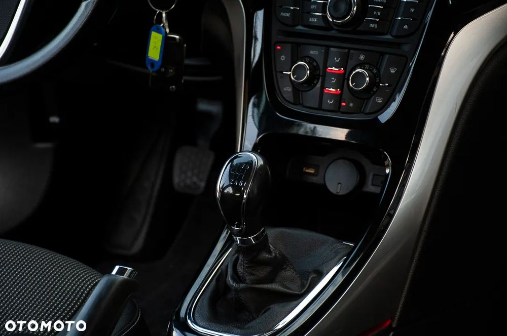 Opel Astra 1.4 Turbo - 11