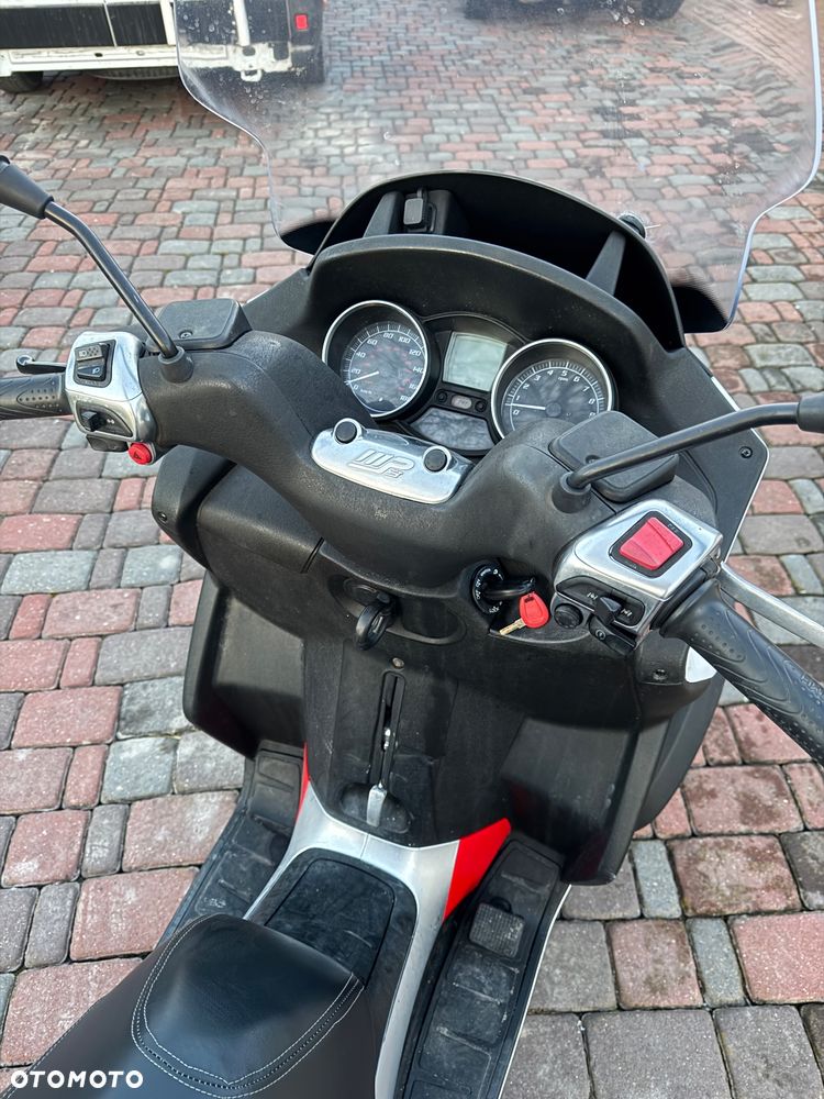 Piaggio MP-3 - 4