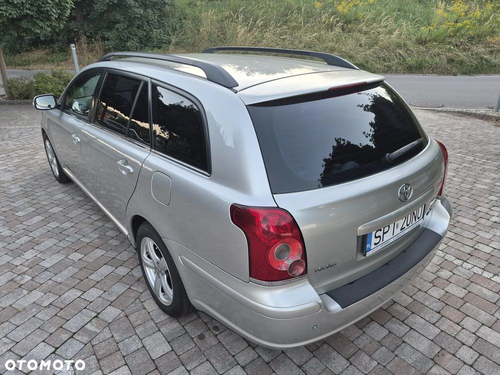 Toyota Avensis 2.0 D-4D Luna - 4