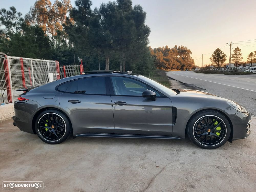 Porsche Panamera 4 E-Hybrid - 12