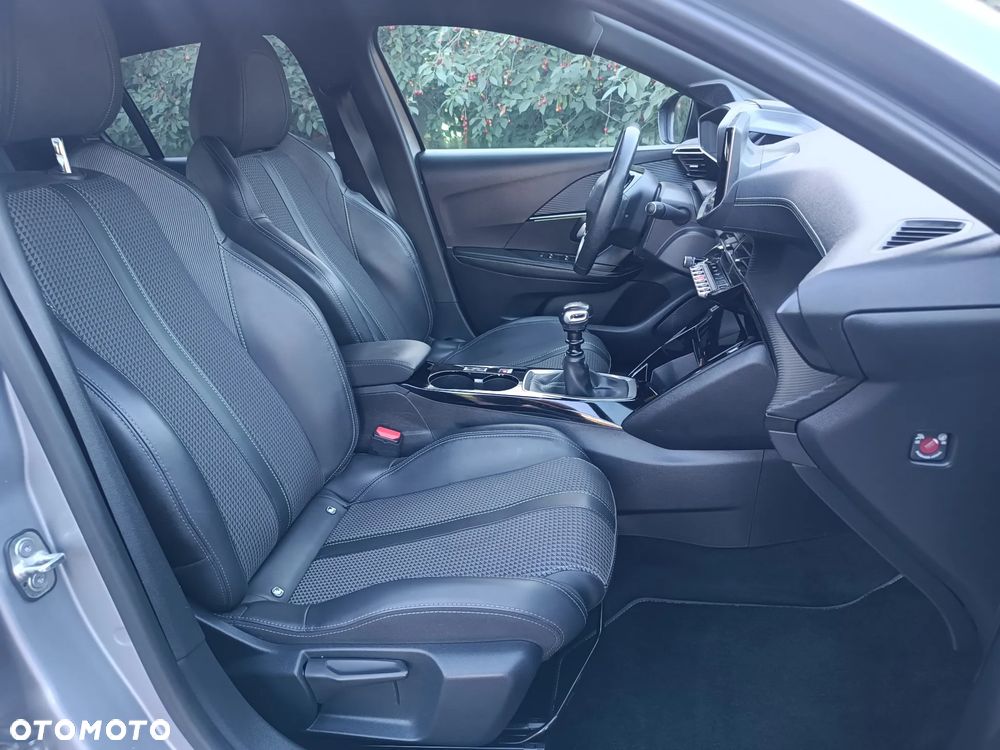 Peugeot 208 - 10