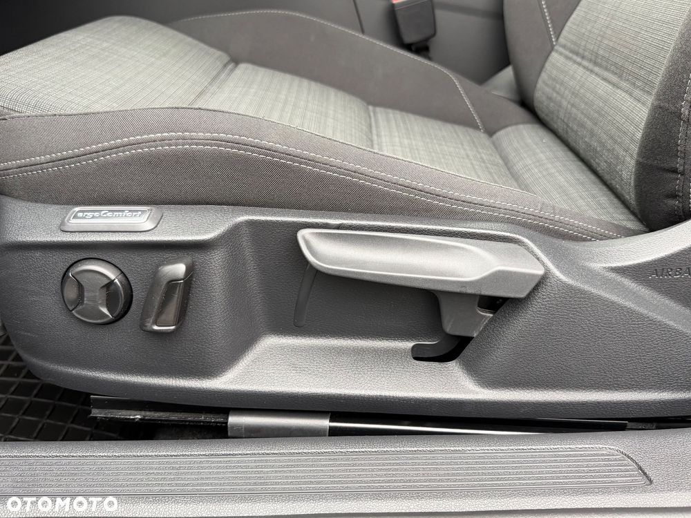 Volkswagen Passat 2.0 TDI EVO Business DSG - 17