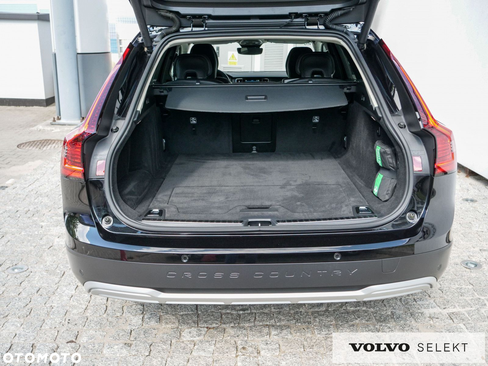 Volvo V90 Cross Country - 36