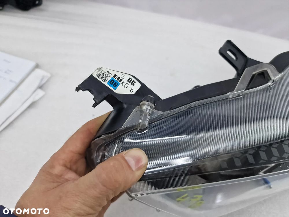 TOYOTA YARIS IV 19- LEWA / PRAWA ZWYKŁA SOCZEWKA LAMPA PRZEDNIA PRZÓD , NR KOITO K0-6 , NR AUKCJI LA47 - 25