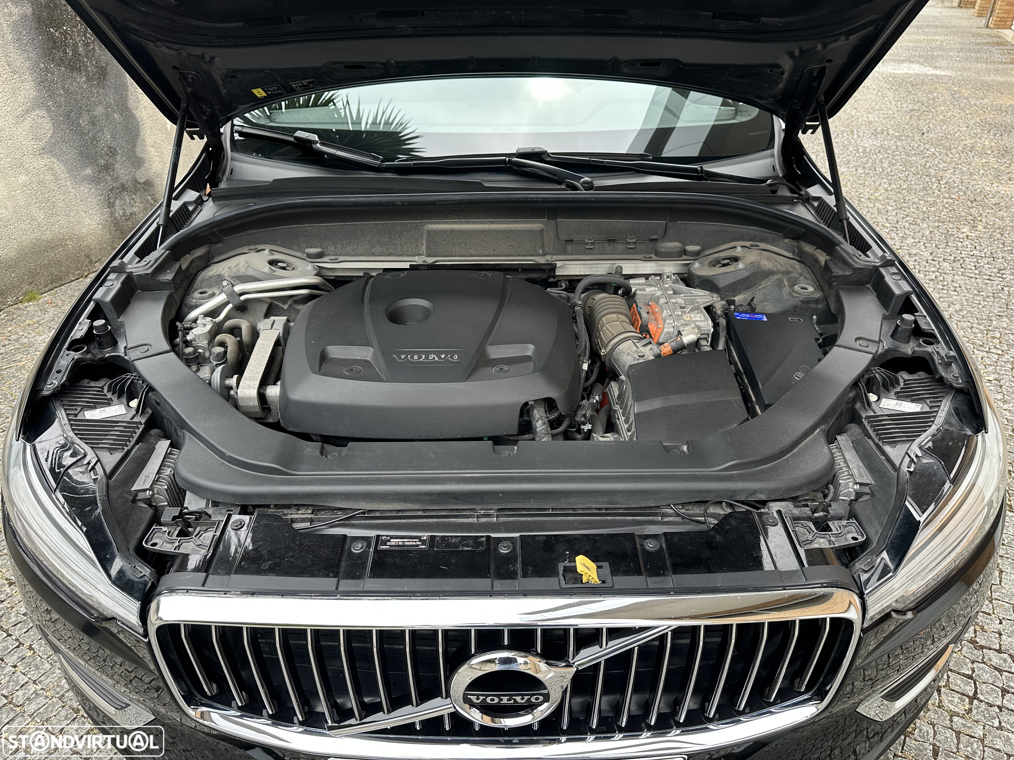 Volvo XC 60 2.0 T8 PHEV Momentum Plus AWD - 26