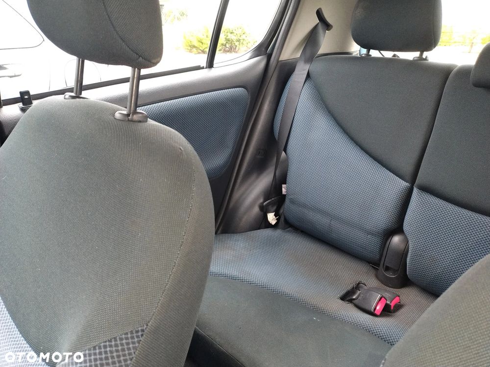 Toyota Yaris 1.0 Base - 7