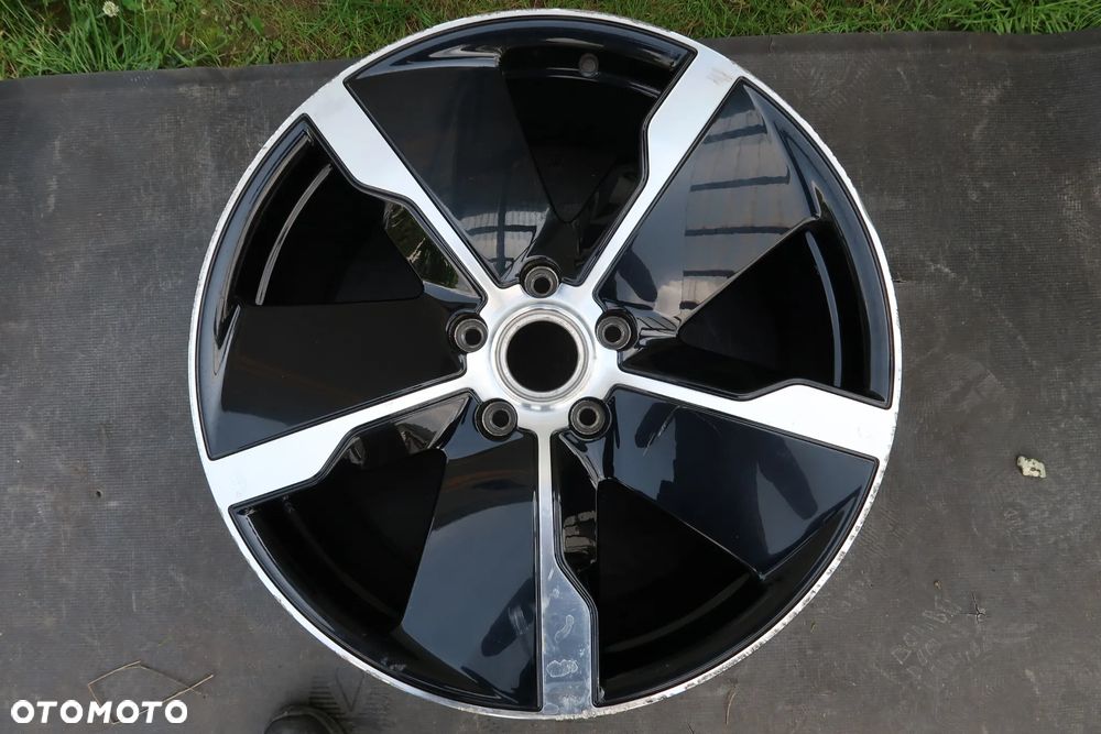 L48 Felga Porsche Taycan PRAWY PRZÓD  9j1601025AC 9,5x21et60 - 4