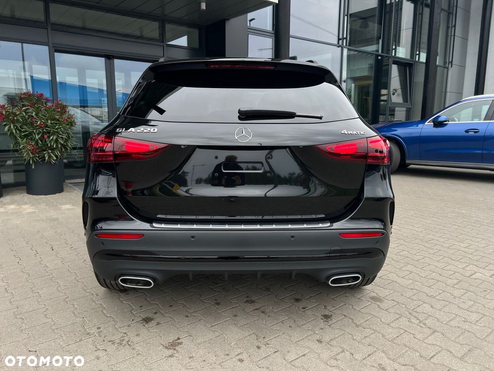Mercedes-Benz GLA - 21