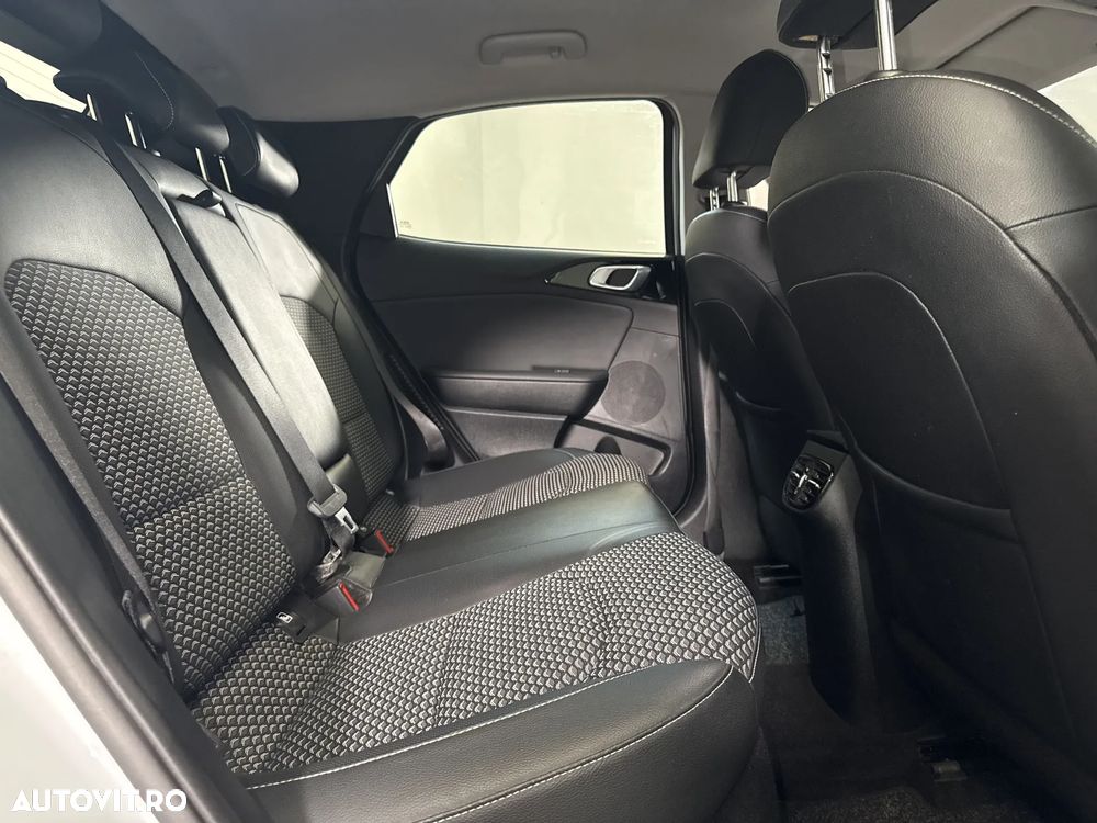 Kia XCeed - 13