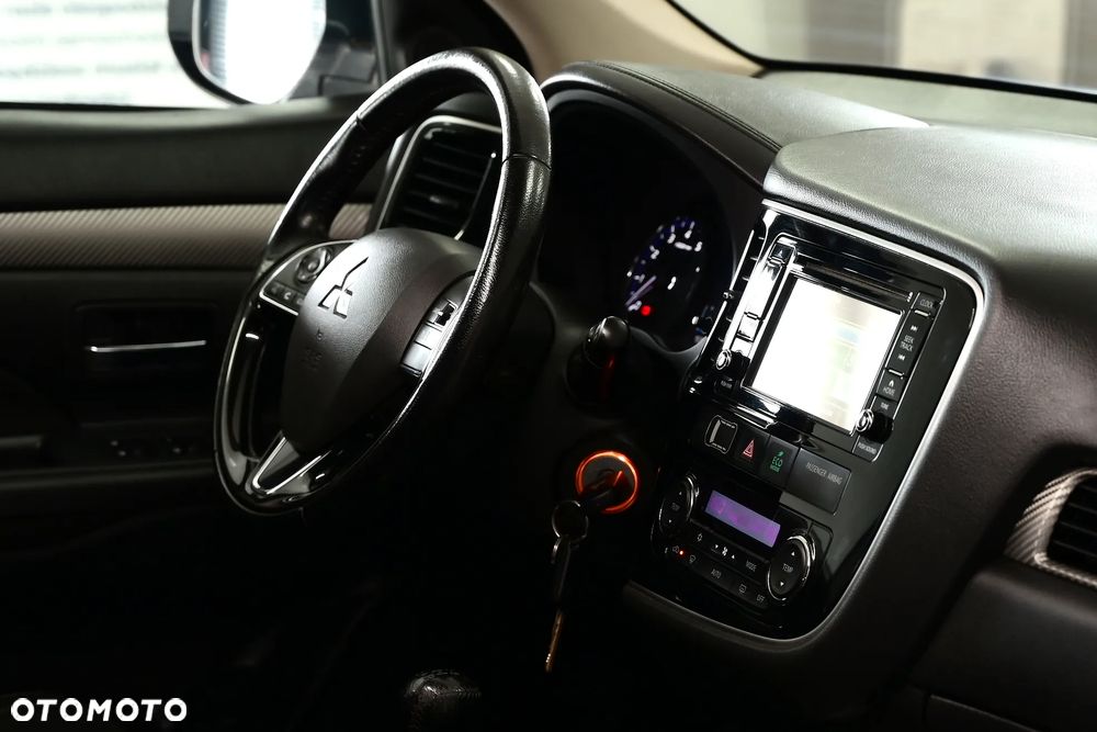 Mitsubishi Outlander 2.0 2WD Diamant - 26