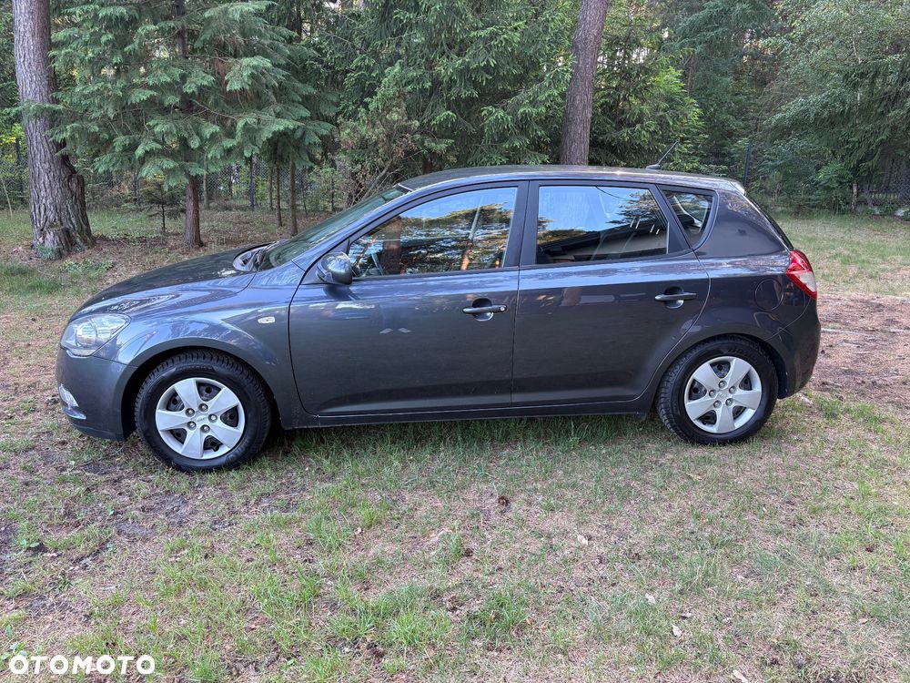 Kia Ceed 1.4 CVVT Dream-Team Edition - 4
