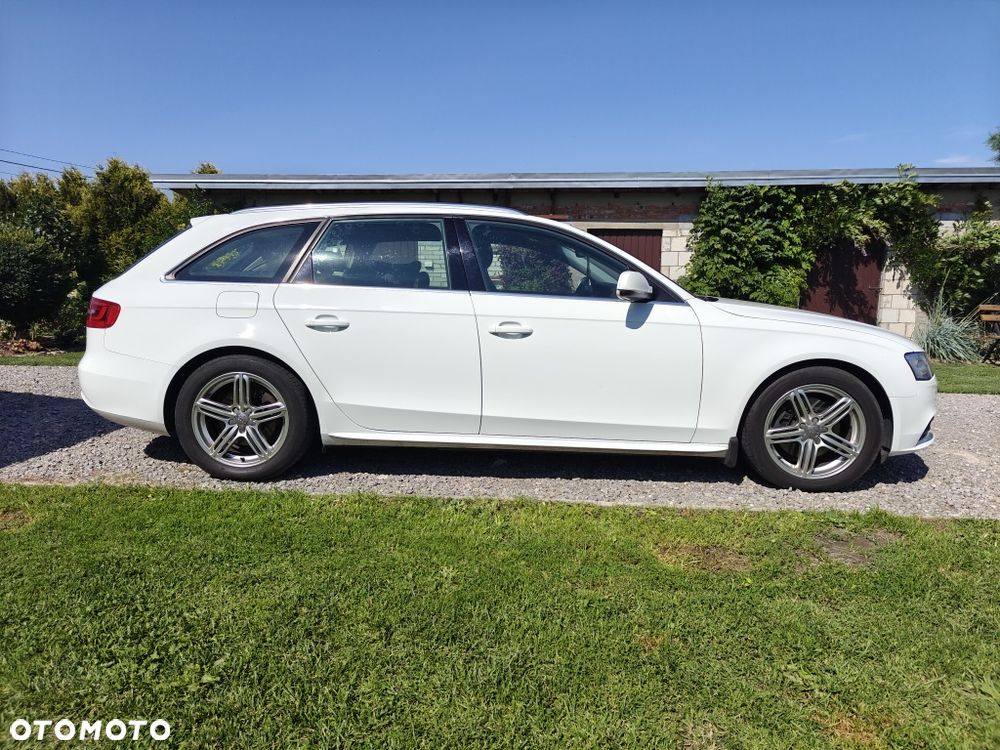 Audi A4 2012 photo 2