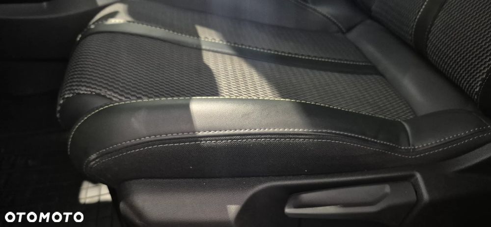 Peugeot 2008 PureTech 130 GT S&S EAT8 - 11