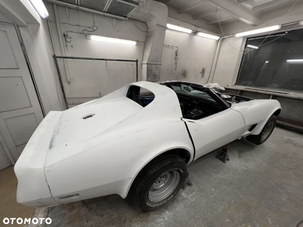 Chevrolet Corvette - 31