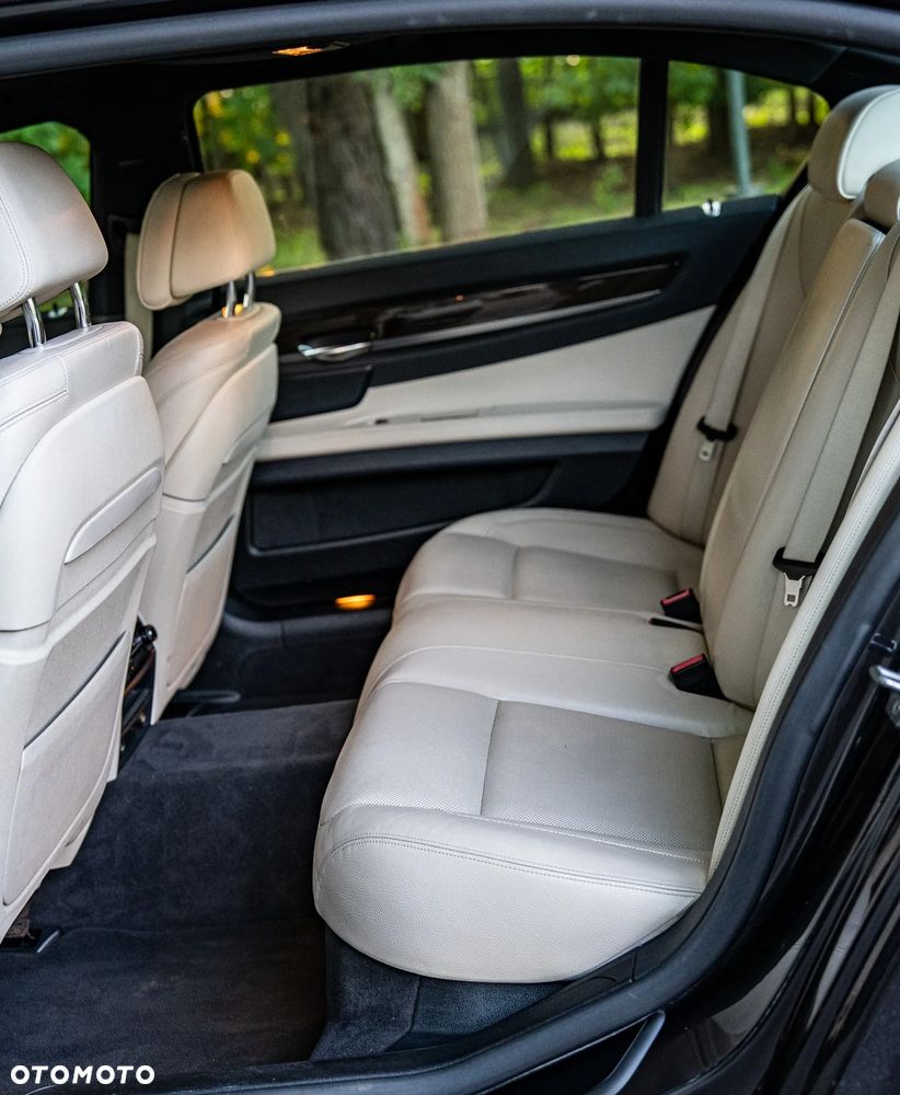 BMW Seria 7 740Li Edition Exclusive - 18