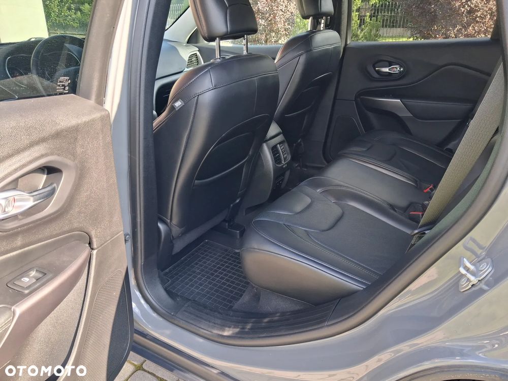 Jeep Cherokee - 8