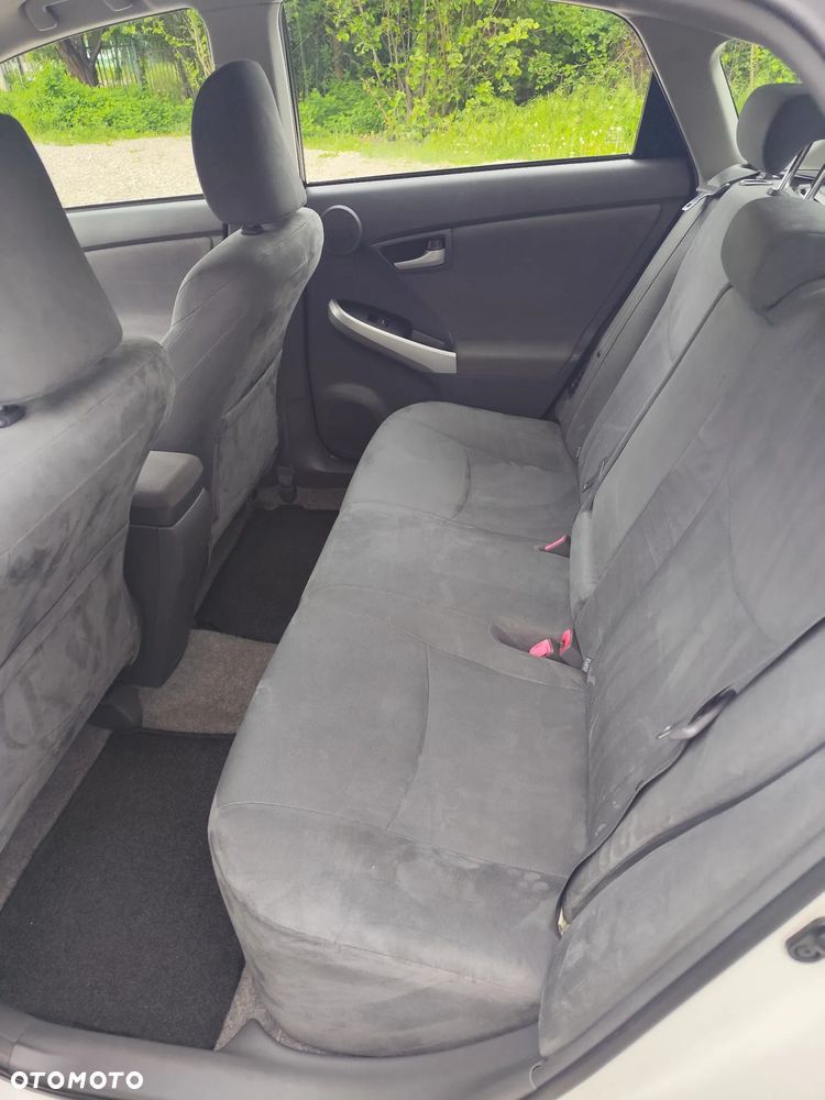 Toyota Prius 1.8 HSD Prestige - 11