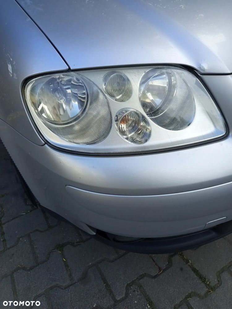 Volkswagen Touran 2.0 TDI Highline - 2