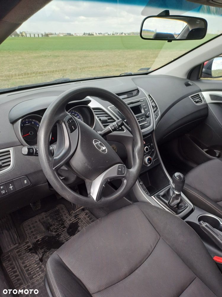 Hyundai Elantra 1.6 Classic + - 6