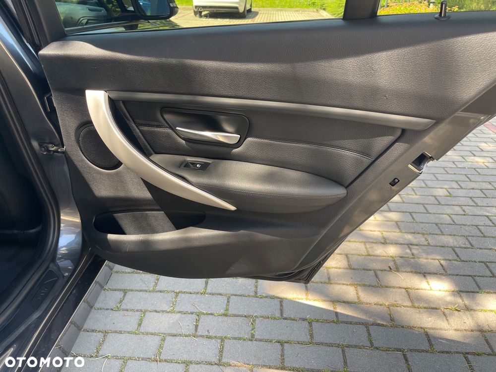 BMW Seria 3 320i - 20