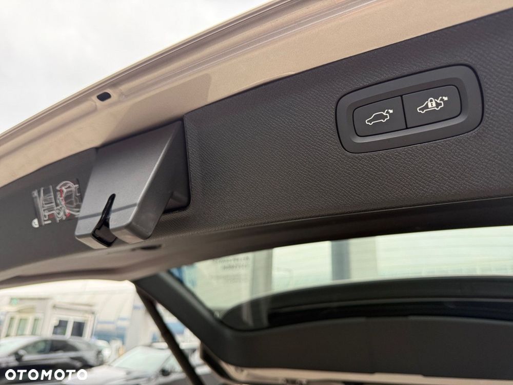 Volvo XC 90 - 32