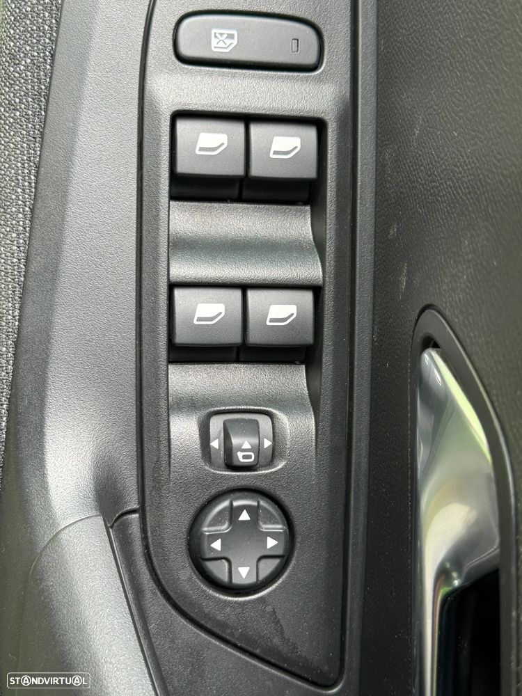 Peugeot 2008 1.2 Style - 28