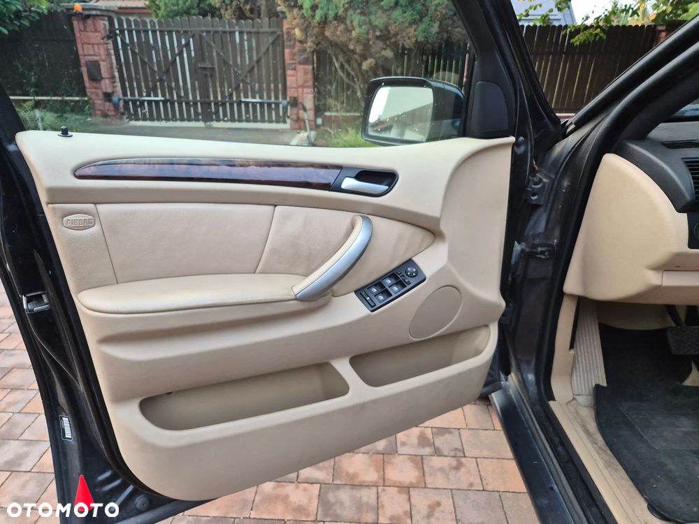 BMW X5 4.4i - 15