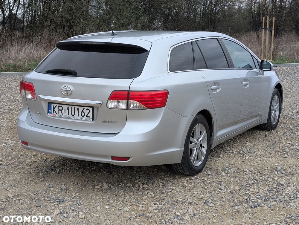 Toyota Avensis 1.8 Premium EU5 - 5