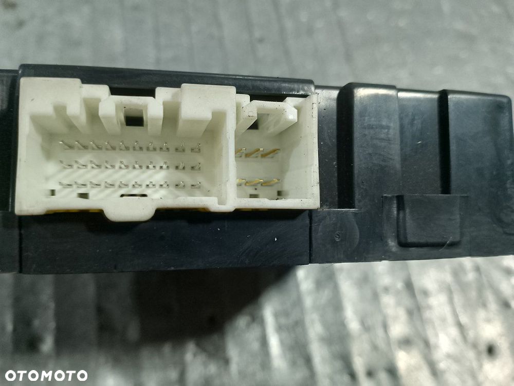 MODUŁ BCM MAZDA 5 ( 05-10 ) 67560B 2.0 D  RF7 - 5