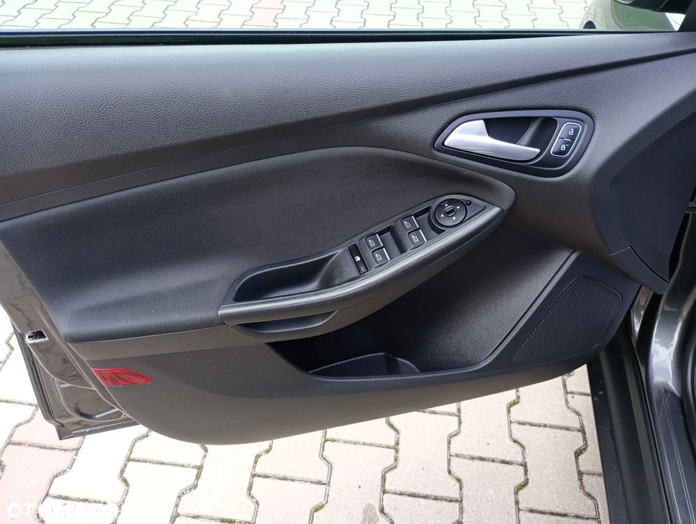 Ford Focus 1.5 EcoBlue Start-Stopp-System TITANIUM - 19