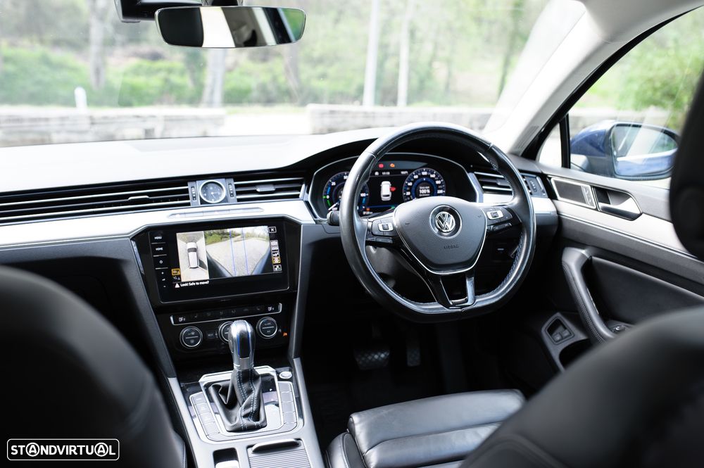 VW Passat Variant - 42