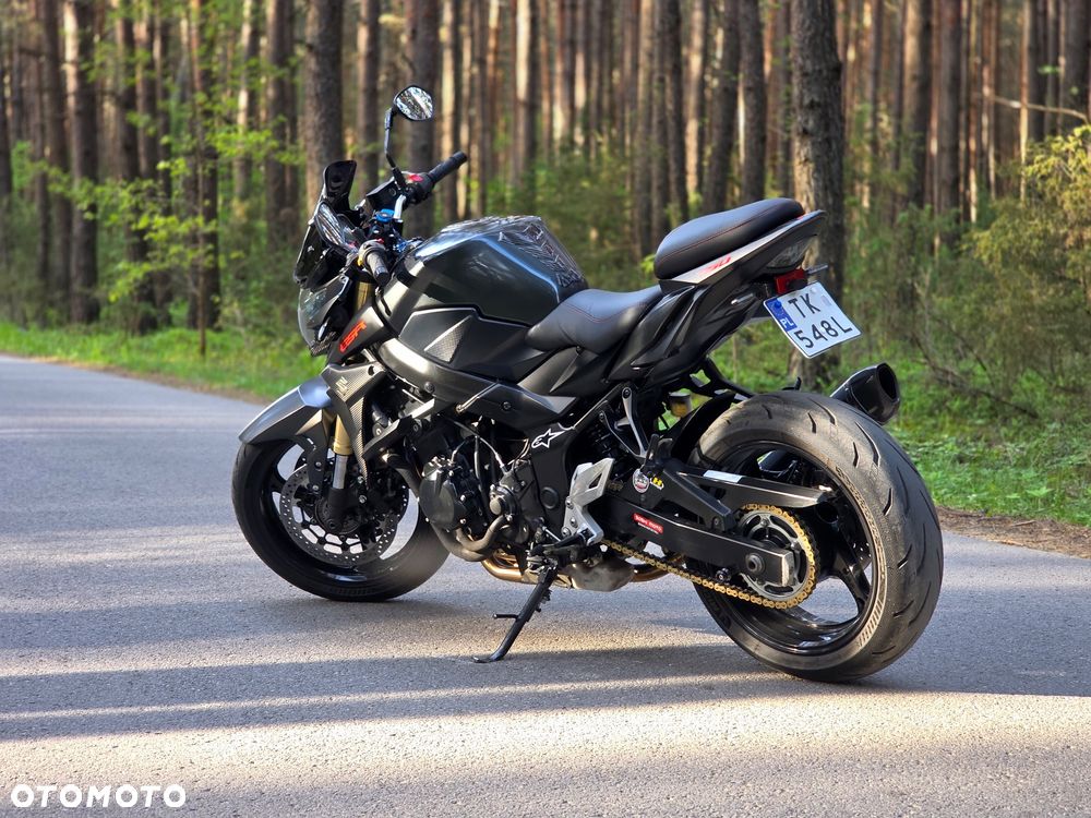 Suzuki GSR - 4
