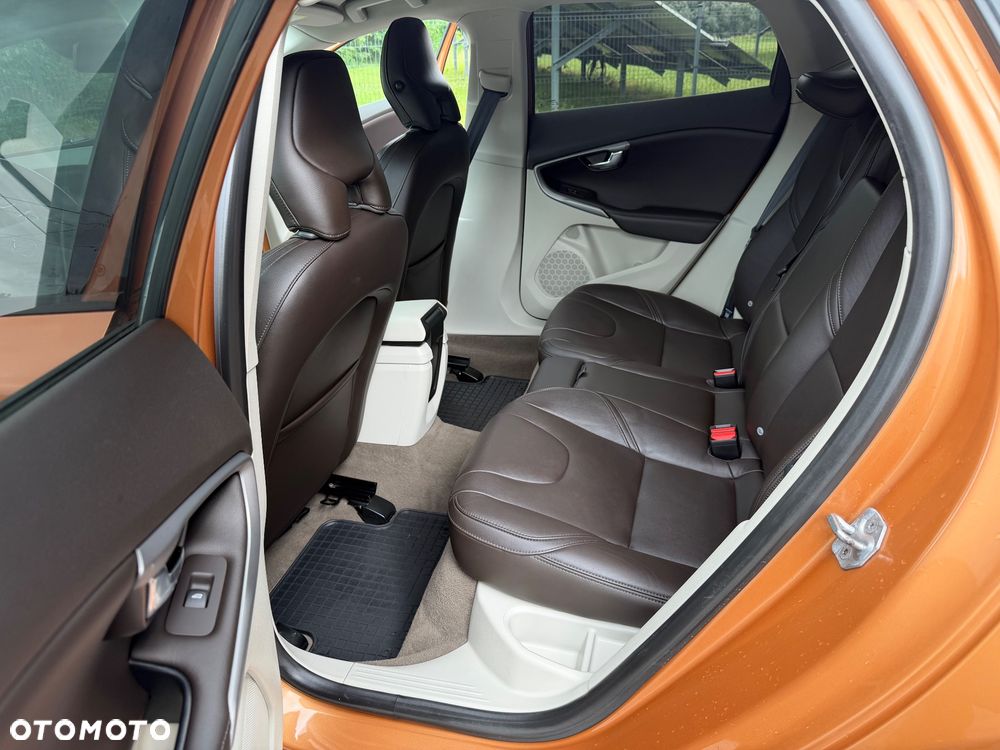 Volvo V40 T3 R Design - 27