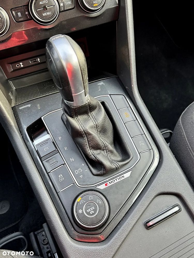 Volkswagen Tiguan 2.0 TDI SCR 4MOTION DSG Highline - 26