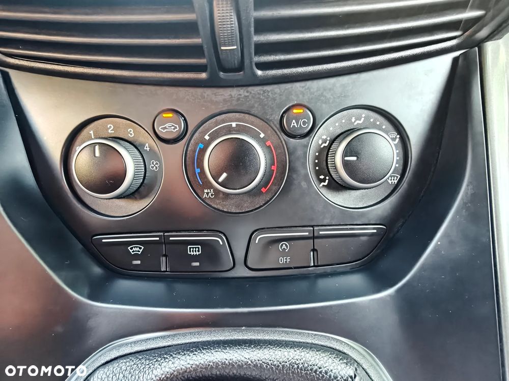 Ford Kuga - 38
