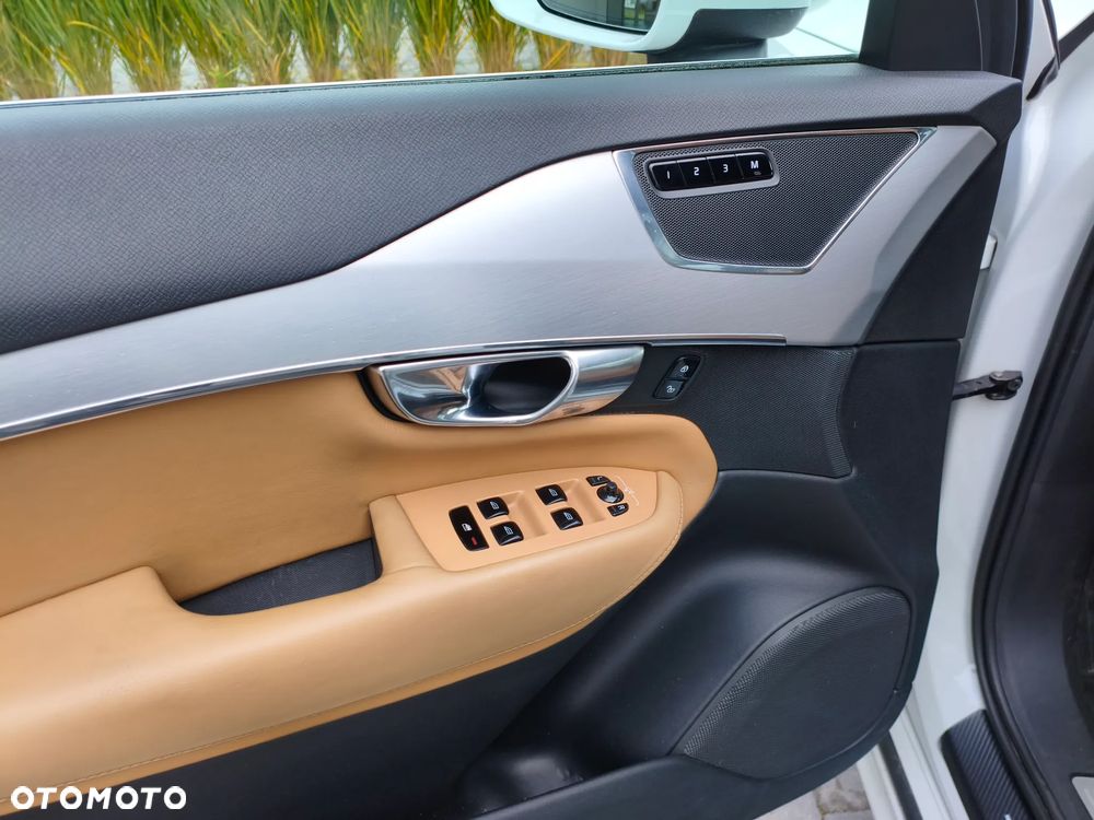 Volvo XC 90 D5 AWD Geartronic Momentum - 20