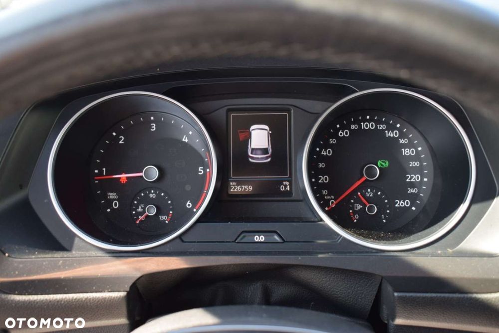 Volkswagen Tiguan - 32