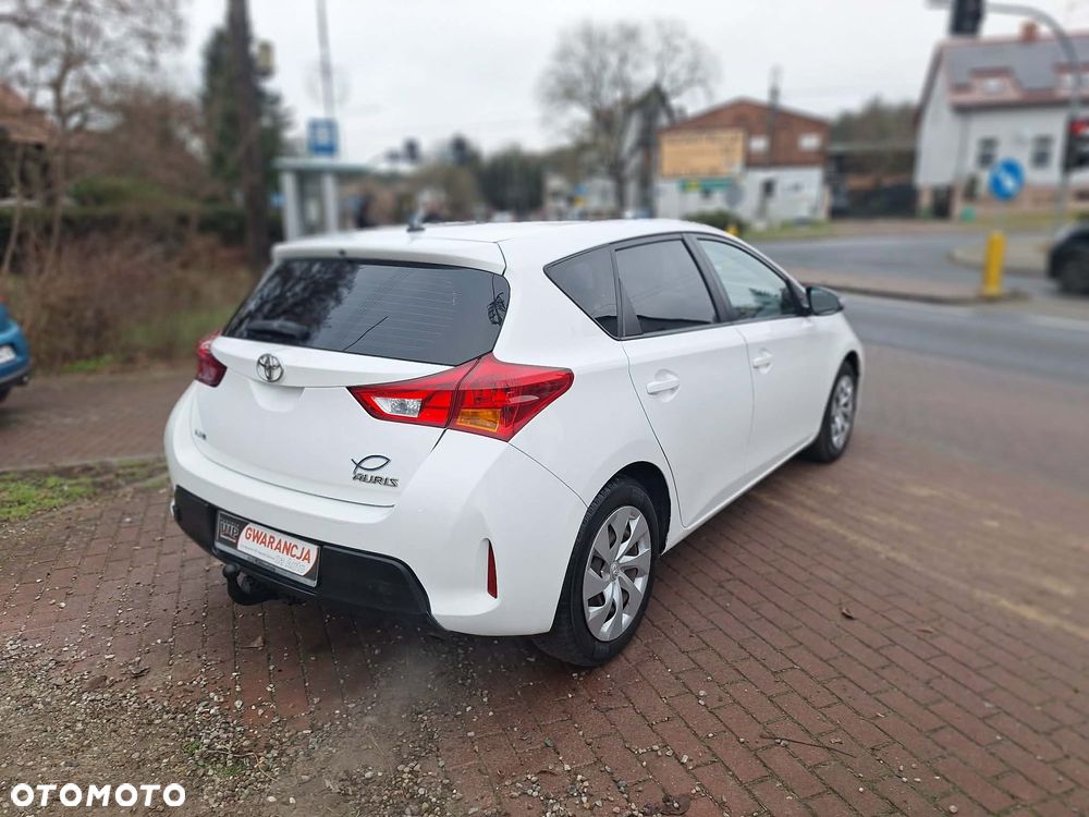 Toyota Auris 1.33 Dual-VVT-i - 12