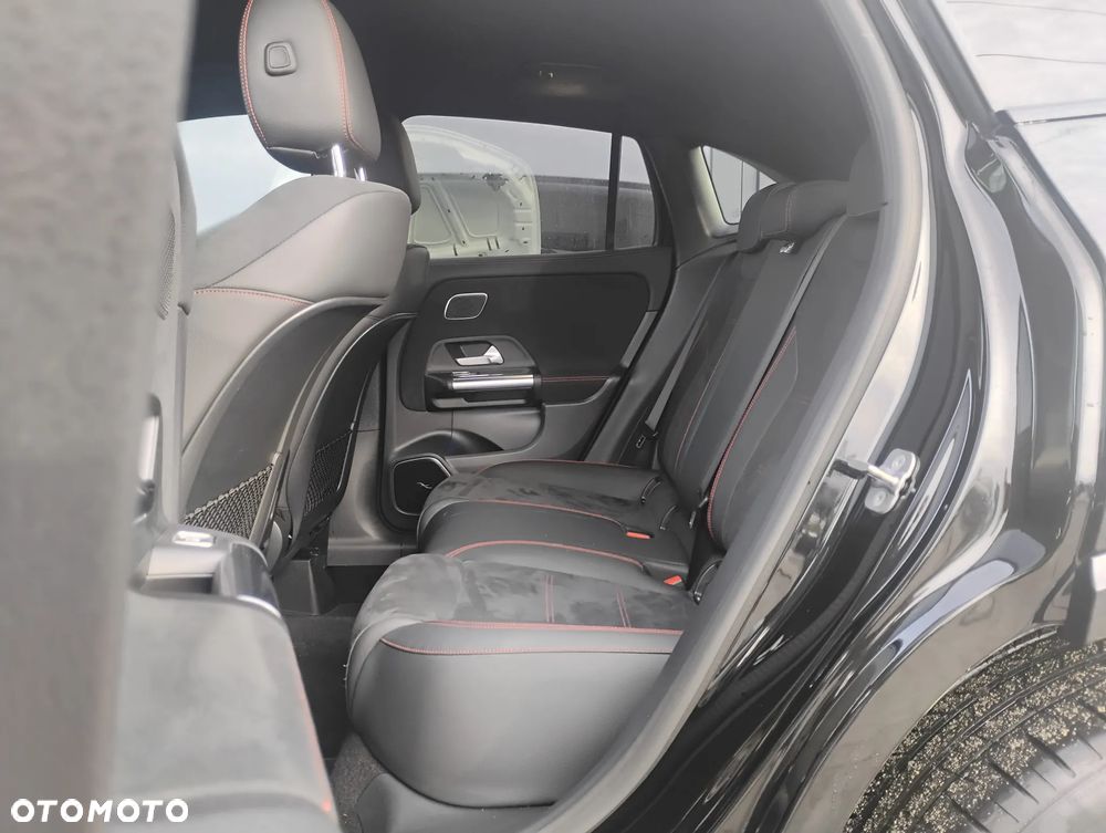 Mercedes-Benz GLA 200 mHEV AMG Line 7G-DCT - 12