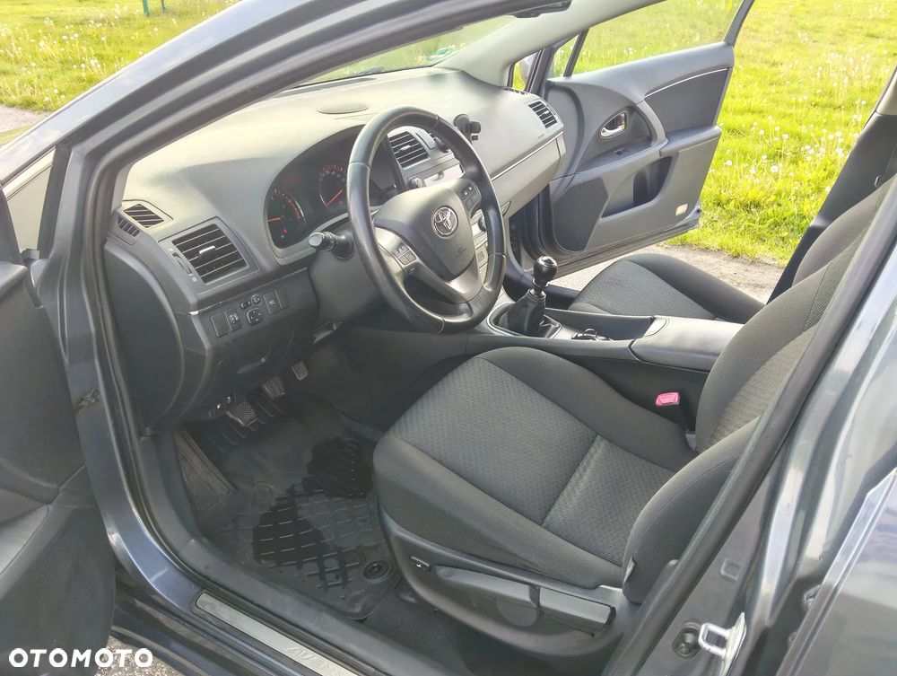 Toyota Avensis - 8
