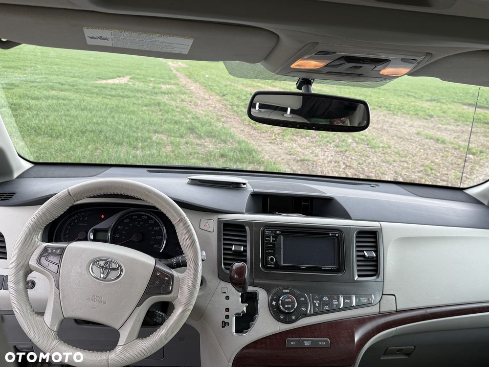 Toyota Sienna - 5