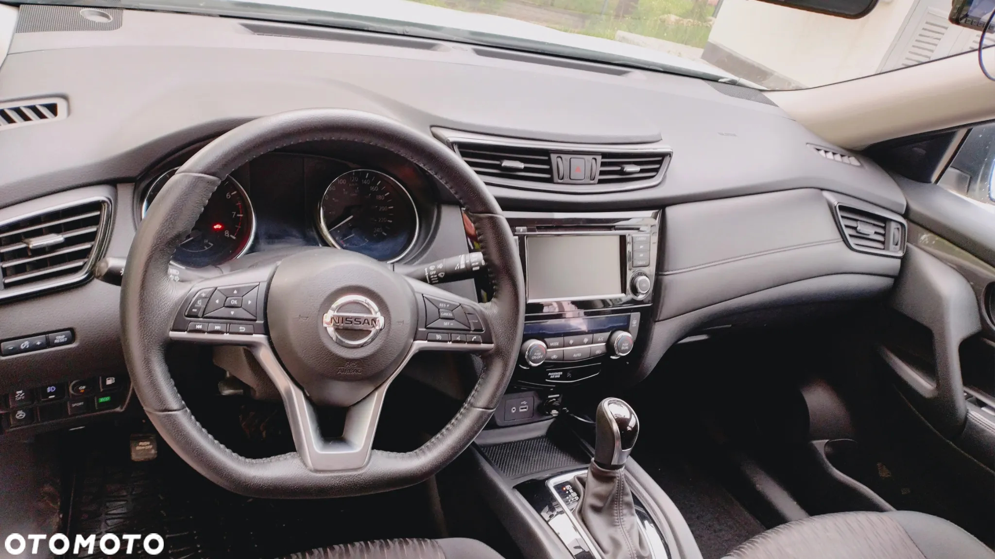 Nissan Rogue - 10