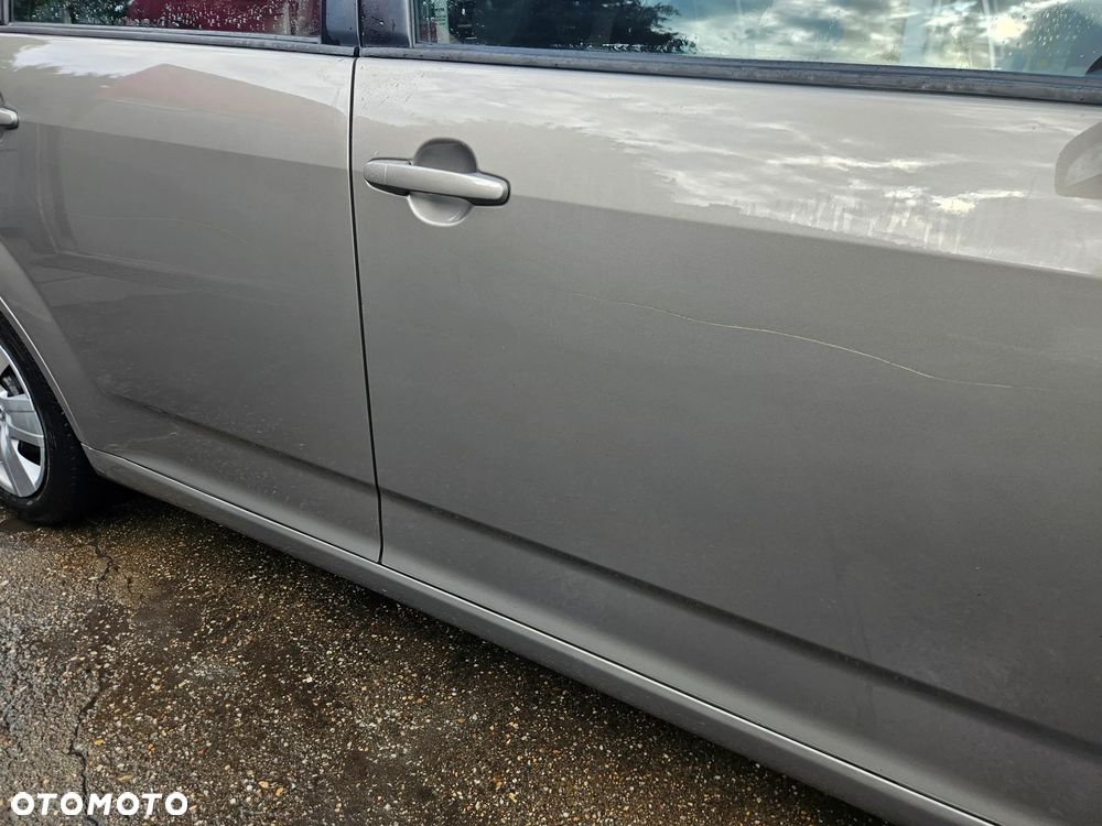 Toyota Corolla Verso - 21